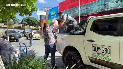 Medellín entrega kits de aseo y colchonetas a sindicados en estaciones de policía