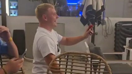 Boy proposes to his partner during family holiday in Turkey