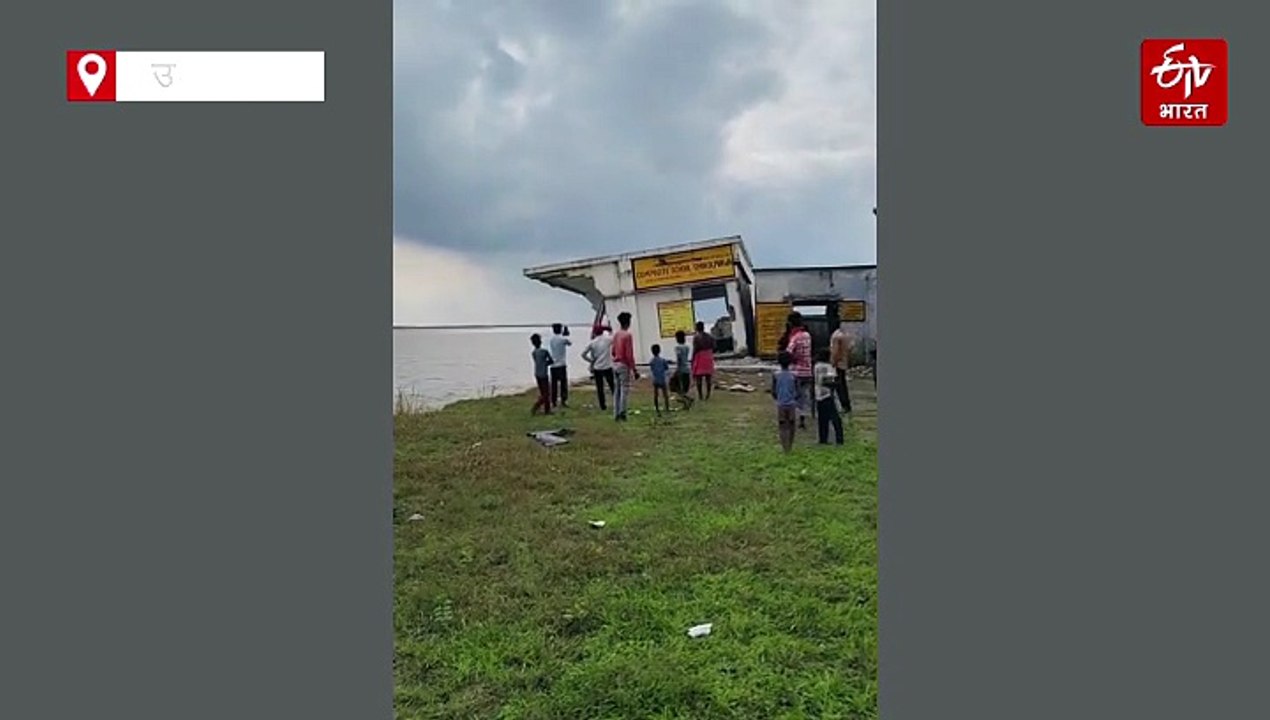 यूपी में बाढ़-बारिश: उन्नाव में 52 गांव बाढ़ की चपेट में, सीतापुर में नदी में समा गया प्राइमरी स्कूल, देखें VIDEO