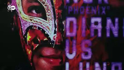 نساء في آسيا - أول مصارعة ترتدي الحجاب