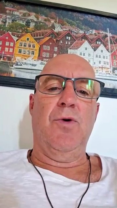 Två unga killar förstörde ett barns tvåhjuling här utanför. Örebro 20 Aug. 2025