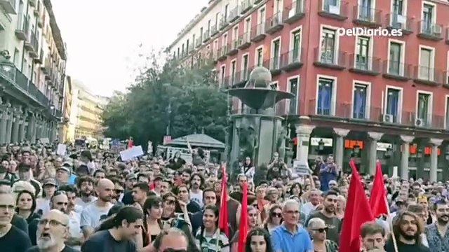Gritos de Mañueco dimisión en la manifestación por la gestión de los incendios en Valladolid