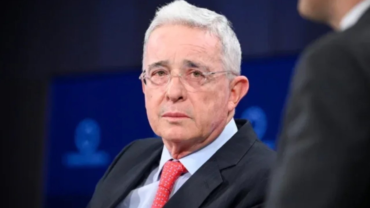 Álvaro Uribe Vélez quedó en libertad tras la emisión de su boleta de excarcelación