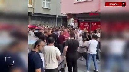 Bağcılar’da sokak ortasında kadın bıçaklayan zanlı linç edildi