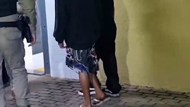 Briga entre adolescentes na saída do colégio termina com PM acionada e trio levado à delegacia
