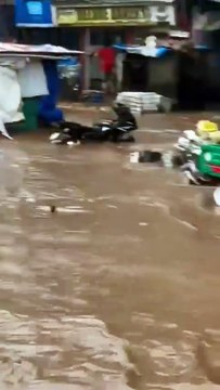Massive Flooding in Mumbai, Maharashtra 🇮🇳 | Heavy Rainfall Causes Chaos