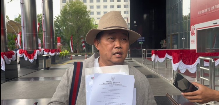 MAKI Serahkan Dokumen Bertanda Tangan Yaqut Cholil ke KPK Terkait Kasus Korupsi Kuota Haji