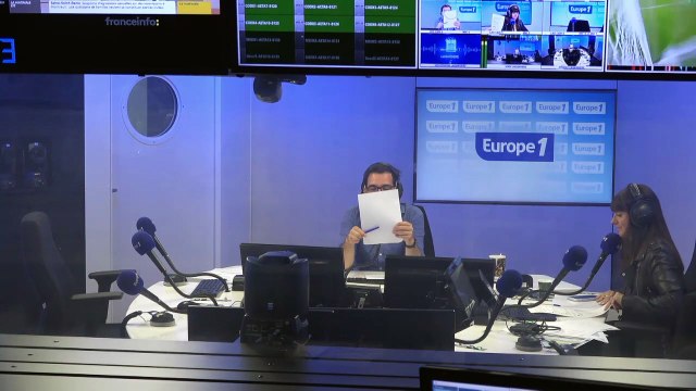 1986 : les colonnes de Buren font scandale