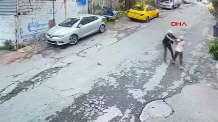 Beyoğlu’nda hastaneye giden kadını gasbetti