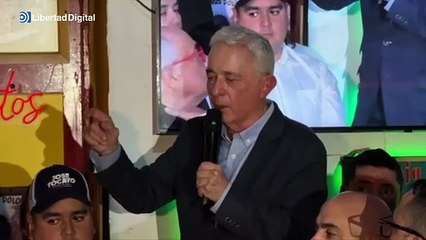 Uribe respalda recompensa de EE. UU. por Maduro y ve justicia en despliegue militar
