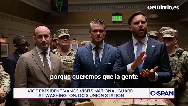 JD Vance, recibido con abucheos y gritos de Palestina libre y liberad DC cuando llevaba hamburguesas a la Guardia Nacional