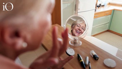 Come scegliere il rossetto e valorizzare le labbra dopo i 40