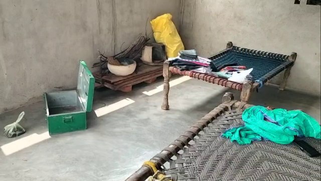 तीन घरों में चोर घुसे और लाखों रुपए के जेवर व सामान चोरी कर ले गए