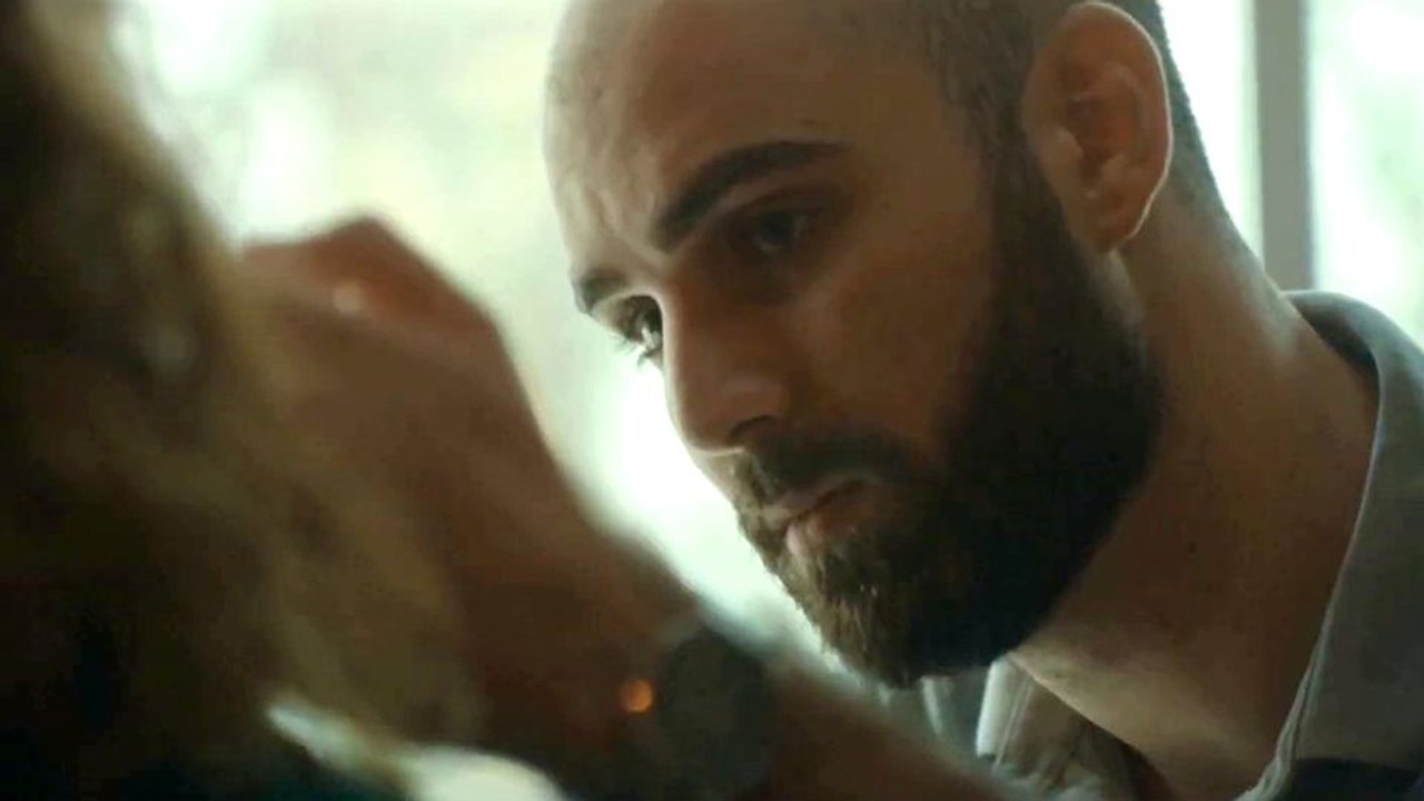 Happy Holidays Trailer OmdU