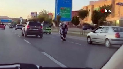 Trafikte motosikletiyle akrobasi yaptı