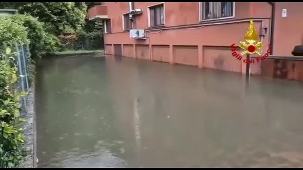 Maltempo nel Nord e Centro-Italia, oltre 400 interventi Vigili del Fuoco