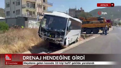 Antalya'da tur otobüsü drenaj hendeğine girdi