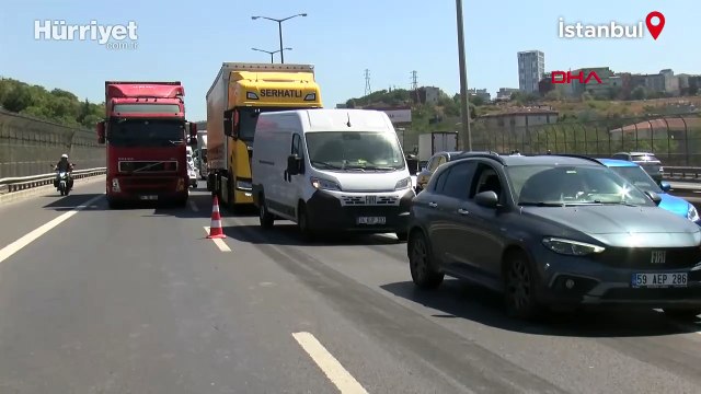 Başakşehir TEM'de kamyon devrildi; kilometrelerce araç kuyruğu oluştu