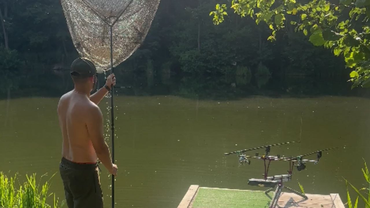 Smooth carp fishing session turns chaotic when landing net suddenly falls apart