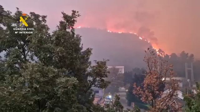 Imagenes desde Moncabril del incendio forestal de Porto y lago de Sanabria
