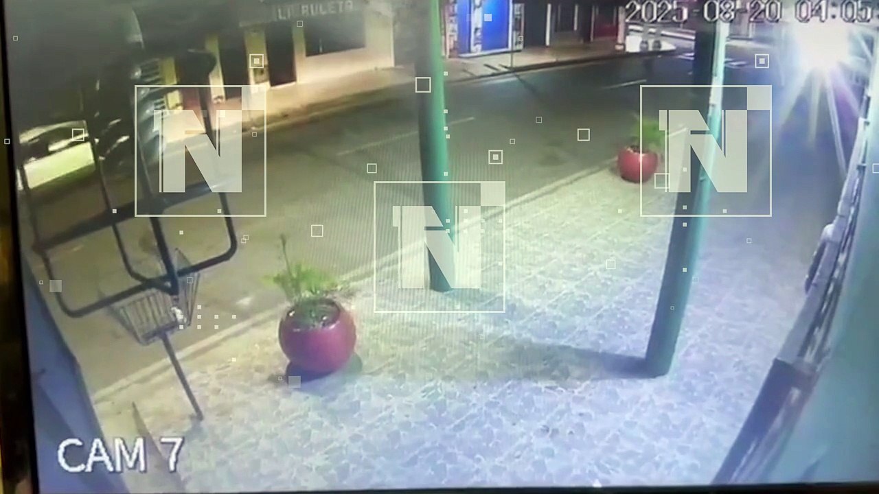 AUTO IMPACTA CONTRA UNA CASA
