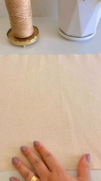 DIY Rustic Centrepiece Tutorial via: @lainytavaresLearn how to create a charming DIY rustic centerpiece using simple materials for a warm, natural touch to your home décor.