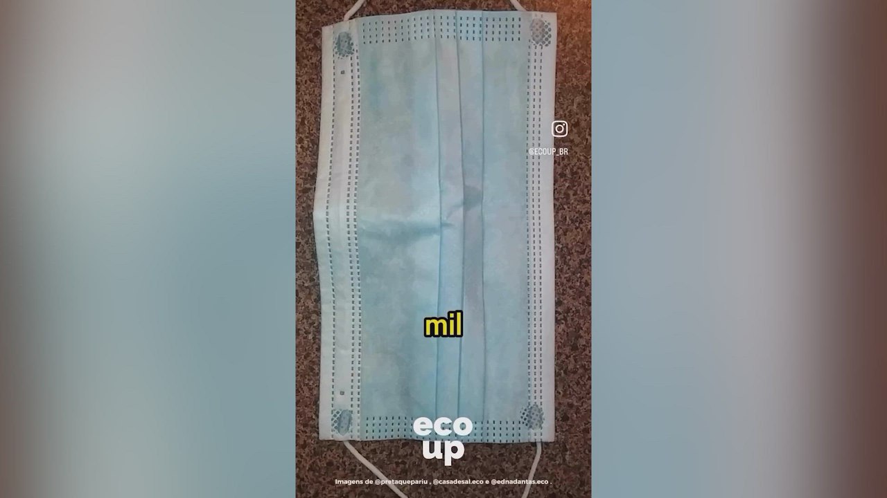 Recogen 8.000 botellas de vidrio y se construyen una casa de siete habitaciones en dos años