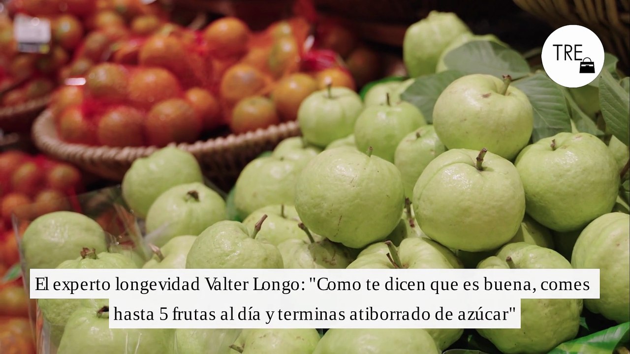 El experto longevidad Valter Longo, alto y claro: "Como te dicen que es buena, comes hasta 5 frutas al día y terminas atiborrado de azúcar"