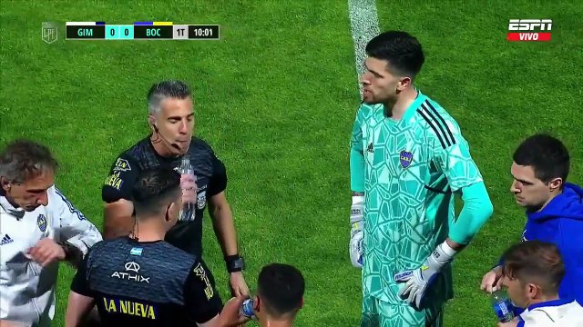 El partido entre Gimnasia y Boca se suspendió a los 10 minutos por el accionar de la policia contra los hinchas del Lobo