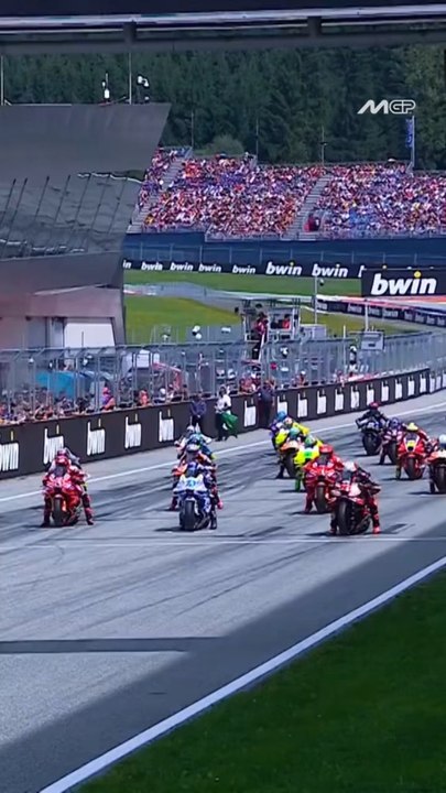 🔥 Le MotoGP débarque en Hongrie pour un week-end historique !👉 Nouveau tracé au calendrier : Balaton Park, 4 km de virages serrés et de chicanes qui promettent un spectacle inédit.👑 Marc Márquez arrive en patron après 6 week-ends parfaits !