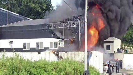 경기 화성 향남읍 자재 창고 불...7명 대피 / YTN