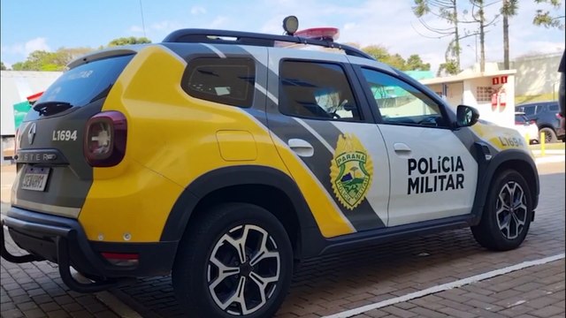 Filho é apreendido com drogas e mãe é detida após chutar portão do Destacamento da PM