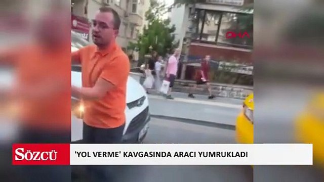 Ankara'da trafikte 'yol verme' kavgasında aracı yumrukladı; o anlar kamerada