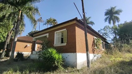 UMA SOMBRA ME ASSUSTOU NA CASA DAS PAREDES VERMELHAS
