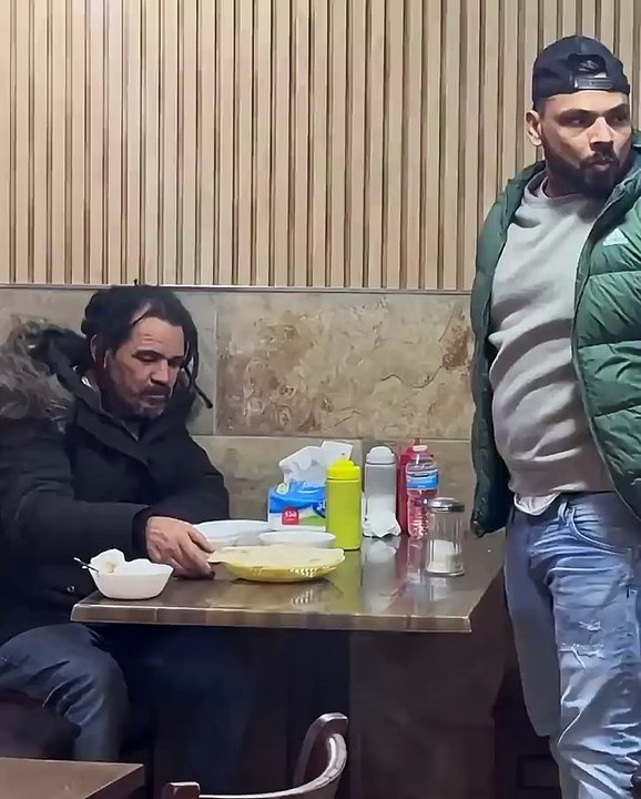 He went to complain to the restaurant owner😁 2