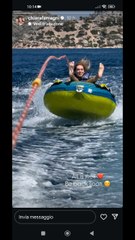 chiaraferragni ci si diverte in mare