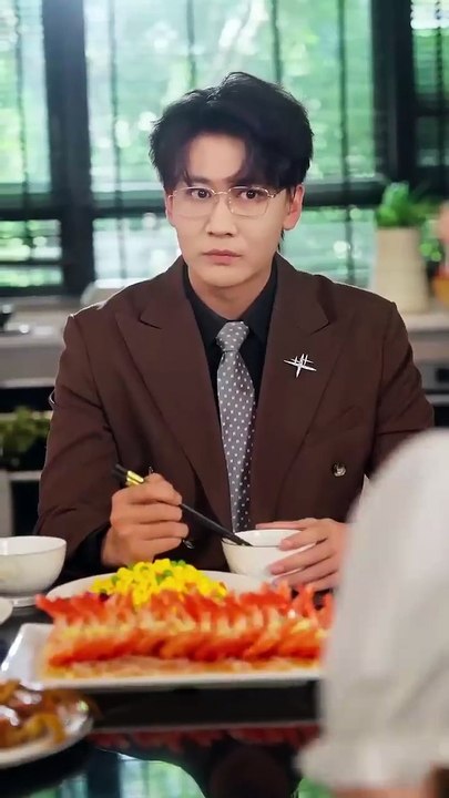 [ENG SUB] After 18 years of wandering away from home, the real daughter was taken back to a wealthy family, only to be framed and exploited by her adopted daughter.