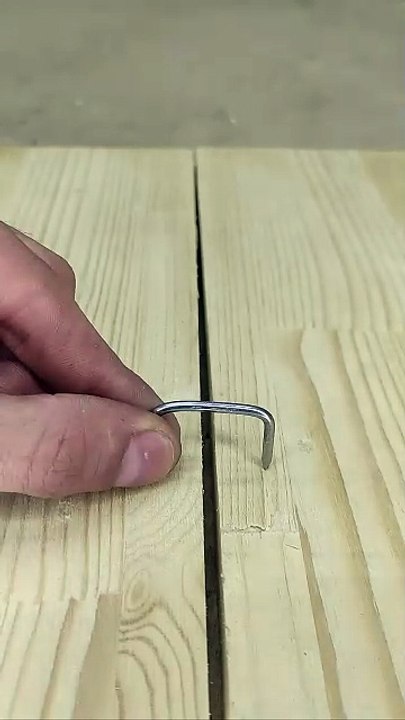 Это отличный совет по скреплению двух деревянных досок вместе!
