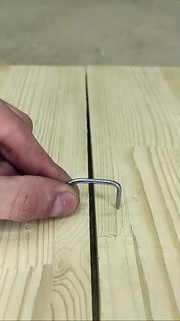 Это отличный совет по скреплению двух деревянных досок вместе!