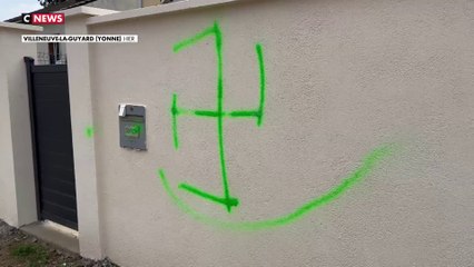 Antisémitisme : une maison taguée d'une croix gammée à Villeneuve-la-Guyard