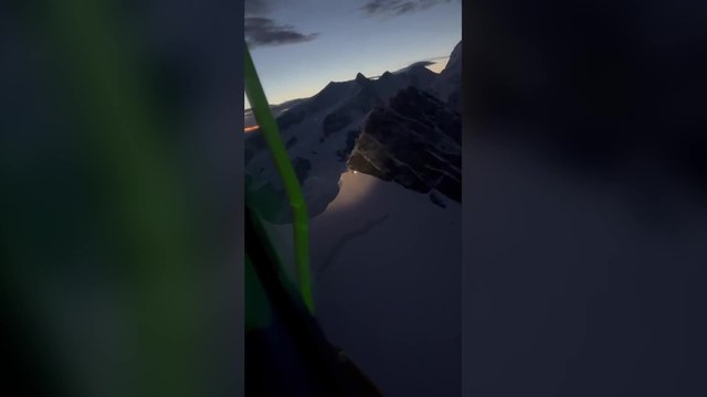 L'intervento dell'elisoccorso: sono salvi i due alpinisti tedeschi bloccati sul Monte Rosa