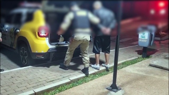 PM recupera Celta usado em assaltos e apreende dois suspeitos em Cascavel