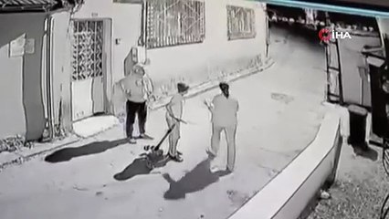 Bursa’da sokakta oynayan çocukları kovalayan palyaço yakalandı!