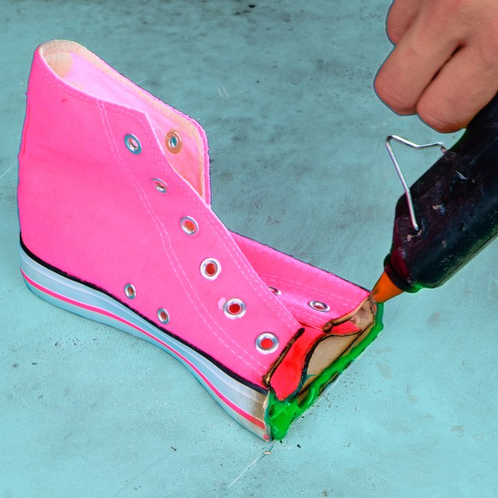 Don't throw  old sneakers away, they can become fashionable laptop bags 💻 #craft #diy #repurpose #fyp #sneakers