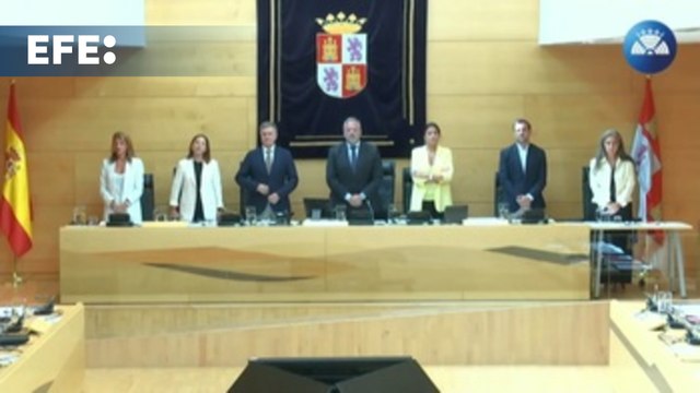 Las Cortes de Castilla y León guardan silencio por los fallecidos en los incendios