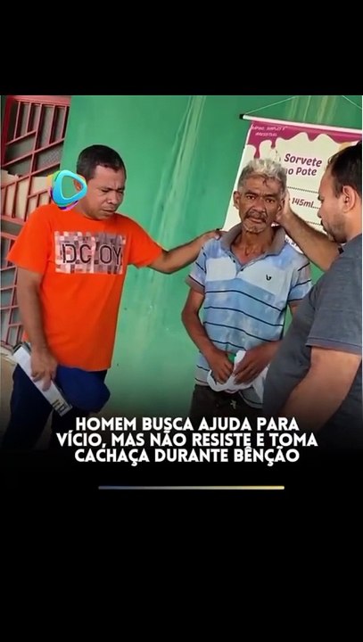 Bebado bebe durante a oração kk