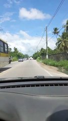 Motocicleta pega fogo após colisão com carro na AL-101 Norte, em Maceió