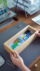 A family portrait of a famous detective？ A family should be neat and tidy!