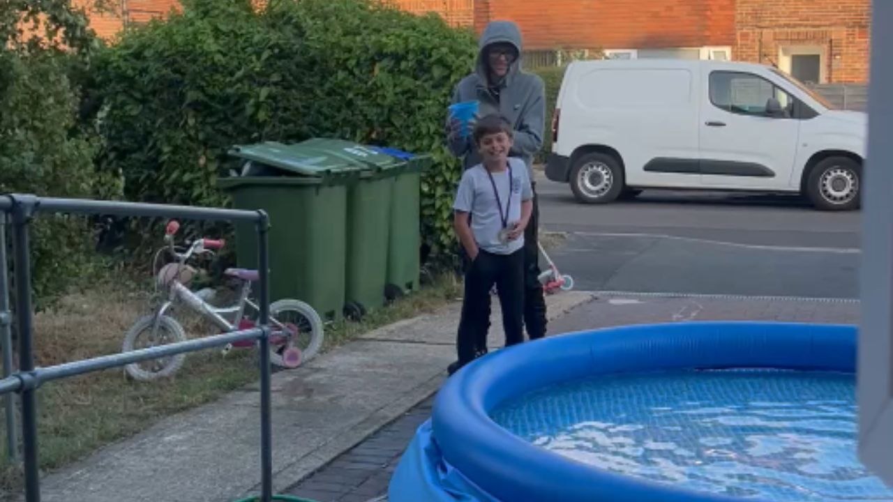 Poolside hilarity unfolds as lad fakes Ice Bucket Challenge to prank his brother