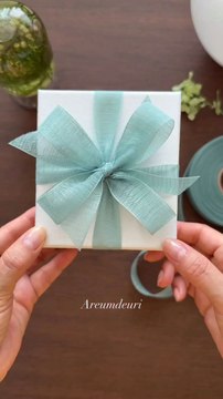 Easy Gift Packaging Tutorial via: @areum_deuriLearn a simple and creative way to wrap your gifts beautifully with this easy gift packaging tutorial—perfect for any occasion!